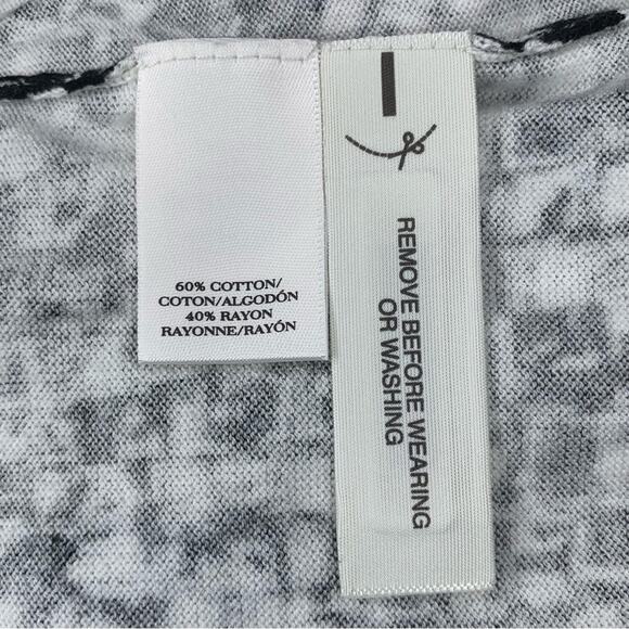 Ann Taylor Women's blouse Size Small Black and White Abstract Print Button Down - Picture 9 of 9